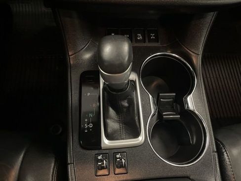 Used 2017 Toyota Highlander SE AWD/4WD image 20