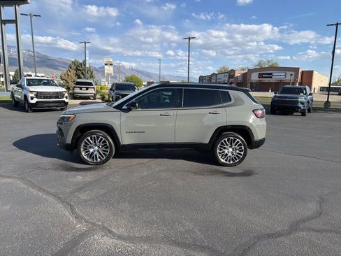 Used 2022 Jeep Compass Limited w/ Elite Group AWD/4WD image 4