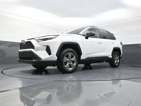 Used 2025 Toyota RAV4 LE AWD/4WD image 33
