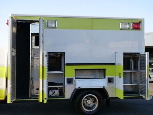 Used 2006 GMC Sierra 3500 SLE w/ Heavy-Duty Power Package image 27