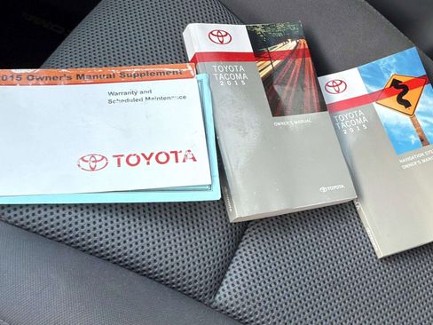 Used 2015 Toyota Tacoma PreRunner image 21