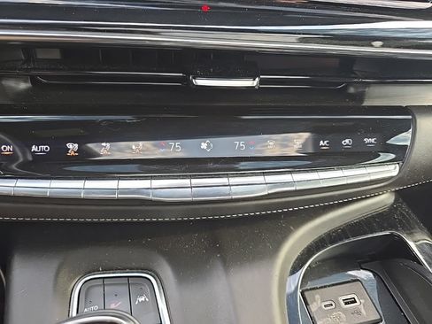 Used 2023 Cadillac Escalade V AWD/4WD image 32