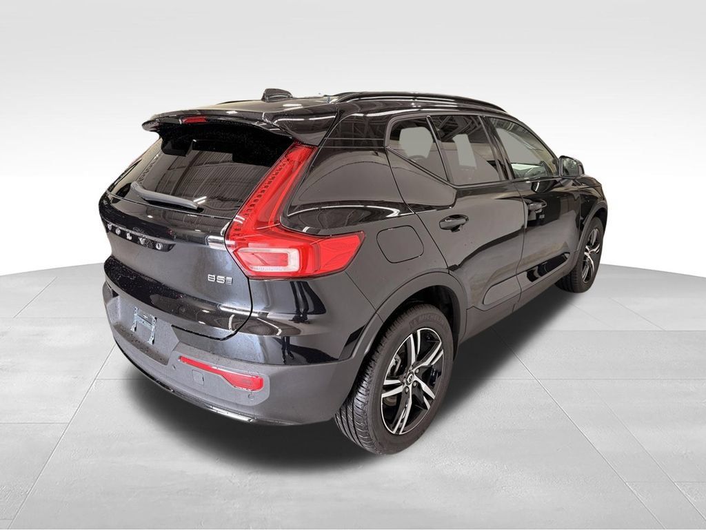 Used 2026 Volvo XC40 B5 Core AWD/4WD image 6