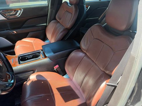 Used 2017 Lincoln Continental Reserve w/ Luxury Package AWD/4WD image 9