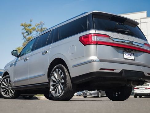 Used 2018 Lincoln Navigator L Select w/ Technology Package AWD/4WD image 2