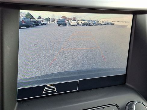 Used 2022 GMC Acadia SLE w/ Driver Convenience Package image 16