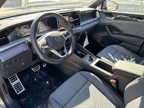 New 2026 Volkswagen Tiguan SE R-Line FWD image 12