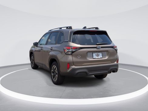 Used 2025 Subaru Forester Premium AWD/4WD image 5