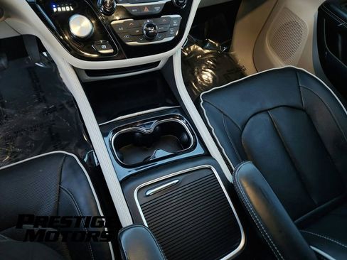 Used 2021 Chrysler Pacifica Limited image 23