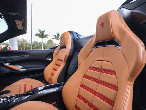 Used 2023 Ferrari SF90 Spider image 42