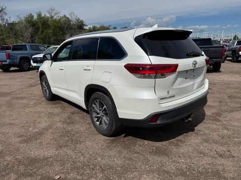 Used 2018 Toyota Highlander XLE AWD/4WD image 3