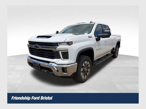 Used 2024 Chevrolet Silverado 2500 LT AWD/4WD image 1