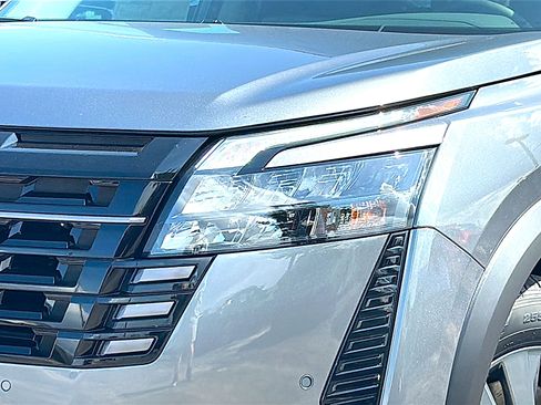 New 2026 Nissan Pathfinder SV w/ SV Premium Package FWD image 4