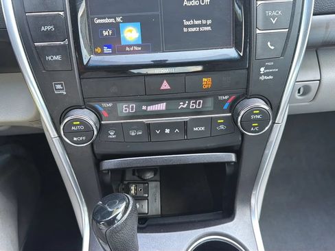 Used 2017 Toyota Camry XLE FWD image 35