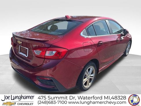 Used 2017 Chevrolet Cruze LT w/ Convenience Package FWD image 3