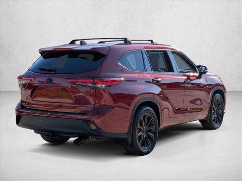 Used 2021 Toyota Highlander XLE FWD image 5