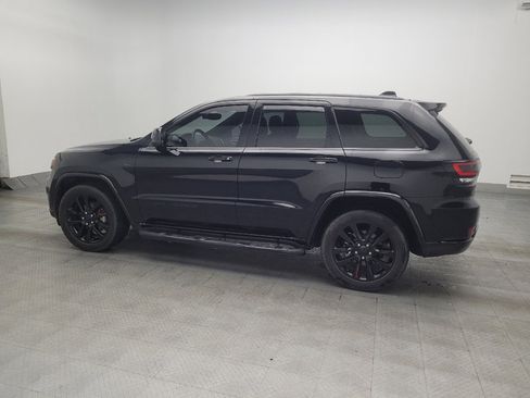 Used 2017 Jeep Grand Cherokee Altitude RWD image 3
