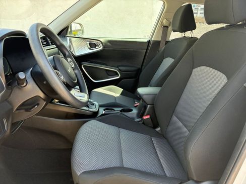 Used 2025 Kia Soul LX w/ LX Technology Package image 24