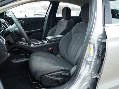Used 2016 Chrysler 200 Limited image 8
