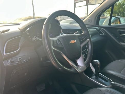 Used 2020 Chevrolet Trax LT w/ LT Convenience Package FWD image 10