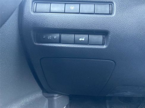 Used 2021 Nissan Rogue SL w/ Premium Package image 17