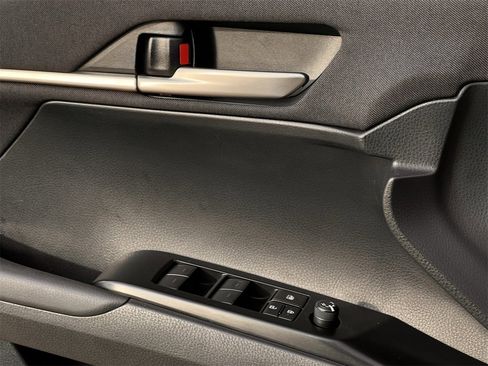 Used 2025 Toyota Camry LE image 22