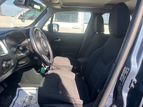 Used 2021 Jeep Renegade Latitude w/ Sun & Sound Group image 34