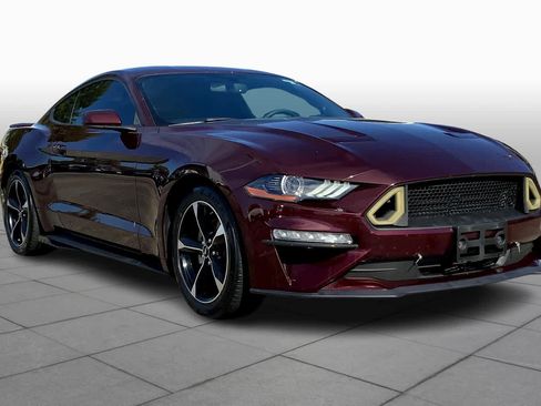 Used 2018 Ford Mustang Coupe image 2