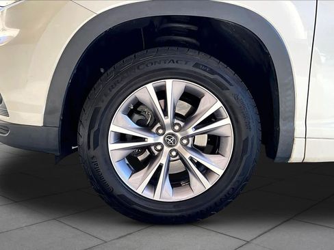Used 2016 Toyota Highlander Plus FWD image 11