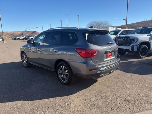 Used 2019 Nissan Pathfinder SL image 3