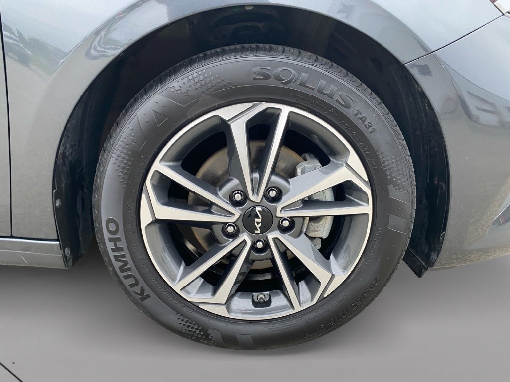 Certified 2024 Kia Forte LXS FWD image 9