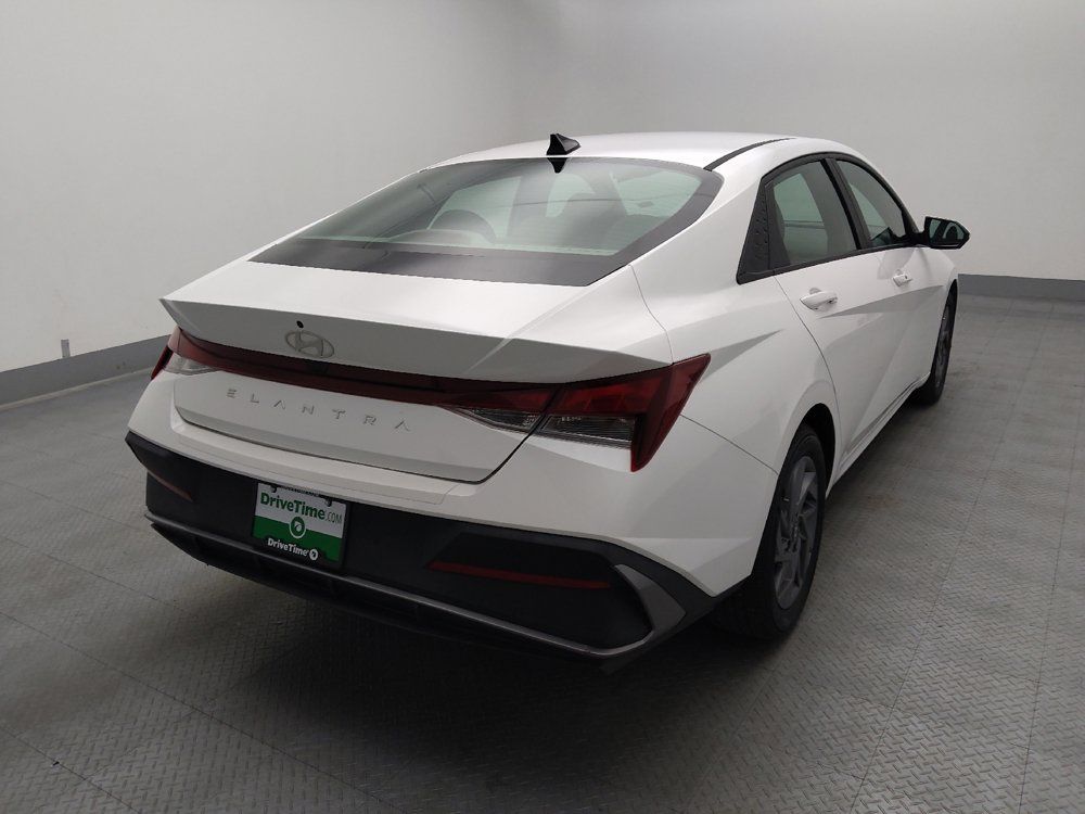 Used 2024 Hyundai Elantra SEL FWD image 7