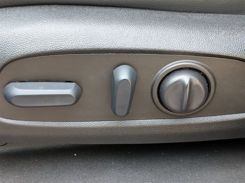 Used 2022 Chevrolet Equinox RS image 16