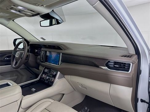 Used 2023 GMC Yukon XL Denali image 32