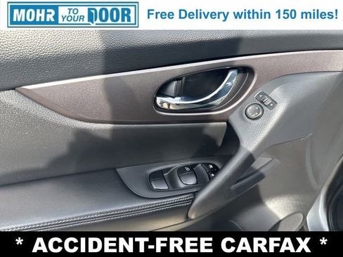 Used 2016 Nissan Rogue SV w/ SV Premium Package image 11