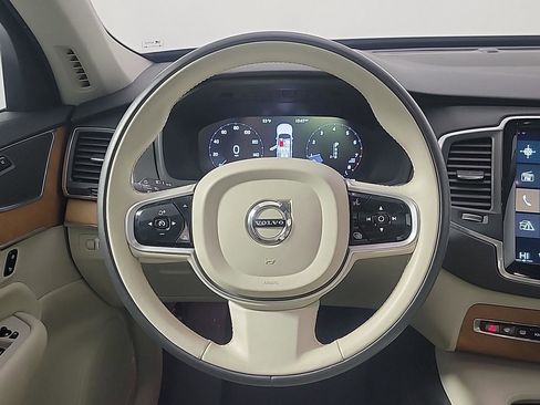 Used 2021 Volvo XC90 T6 Momentum w/ Climate Package image 24