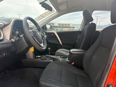 Used 2015 Toyota RAV4 LE FWD image 9