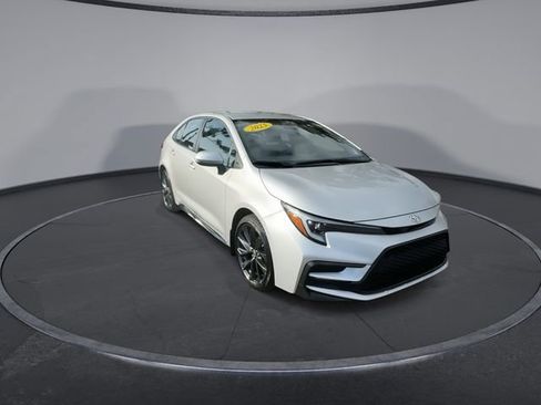 Used 2025 Toyota Corolla SE image 4