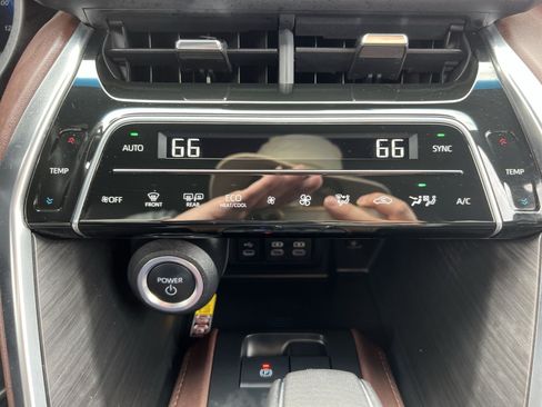 Used 2023 Toyota Venza Limited AWD/4WD image 20