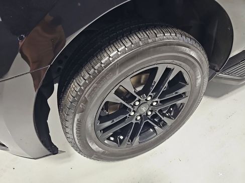 Used 2024 Ford Expedition Max XLT image 17