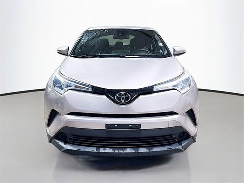Used 2018 Toyota C-HR XLE image 3
