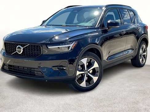 New 2026 Volvo XC40 B5 Plus w/ Climate Package image 2