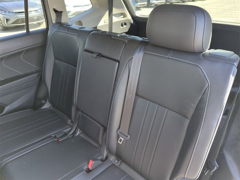 Used 2022 Volkswagen Tiguan SE image 25