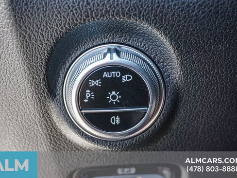 Used 2025 Mercedes-Benz C 300 Sedan image 42