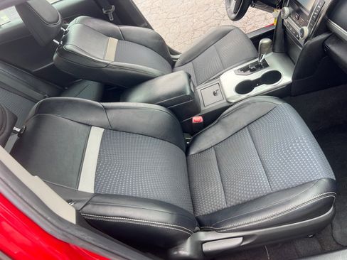 Used 2014 Toyota Camry SE FWD image 19