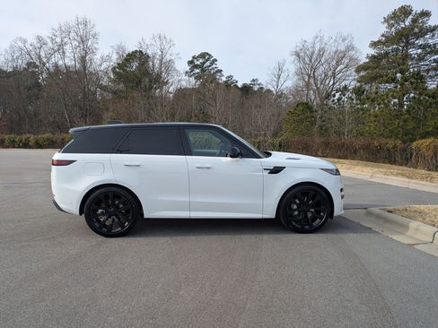 New 2026 Land Rover Range Rover Sport Dynamic SE image 4