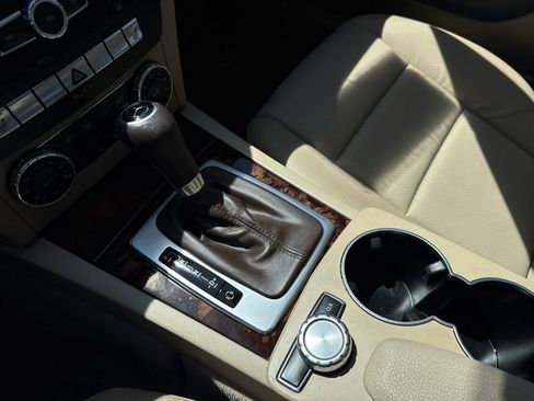 Used 2014 Mercedes-Benz C 250 Sedan image 22