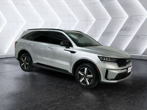 Used 2022 Kia Sorento S image 1