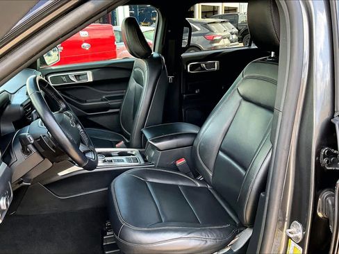 Used 2020 Ford Explorer XLT w/ Equipment Group 202A image 11