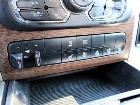 Used 2014 RAM 1500 Laramie w/ Convenience Group image 30